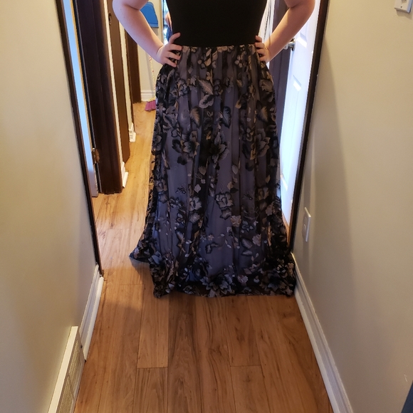 Prom or Grad dress - Picture 4 of 5